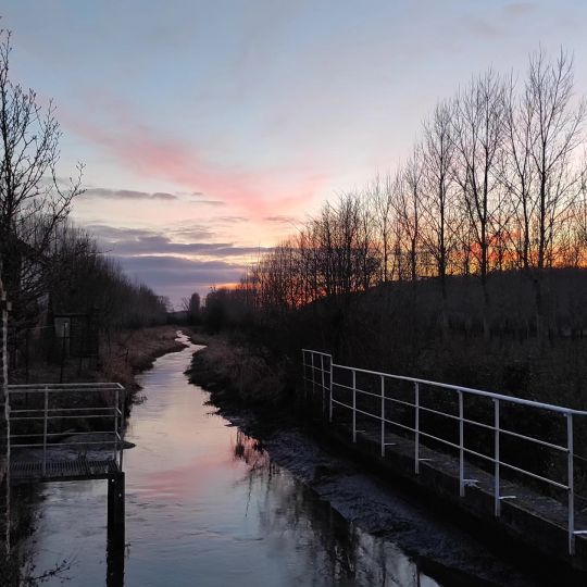 La rivière la Celle — la rivière la Celle traverse la propriété et alimente la chute d'eau, toujours accompagnée de son ancien vannage. La rivière la Celle — la rivière la Celle traverse la propriété et alimente la chute d'eau, toujours accompagnée de son ancien vannage.